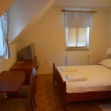 Pod Grebenom 3* بوتْشيترتيك