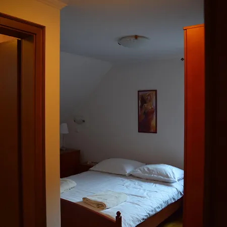 Pod Grebenom 3*
