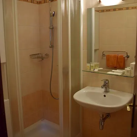 Pod Grebenom Gostilna 3*